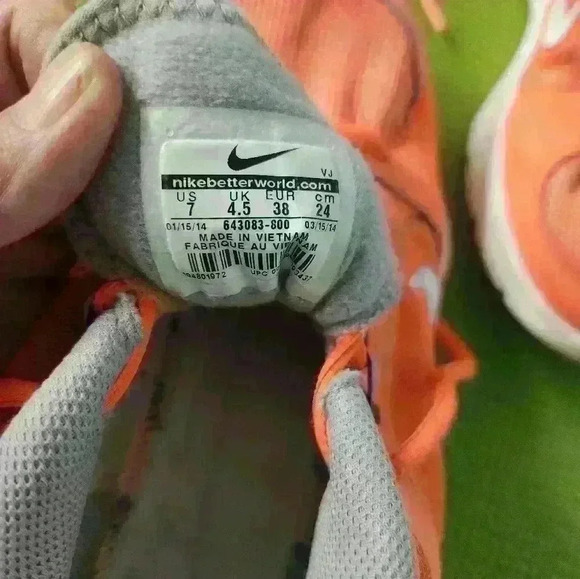 Women's Nike light weight training neon orange sneaker size 7 - Picture 7 of 9